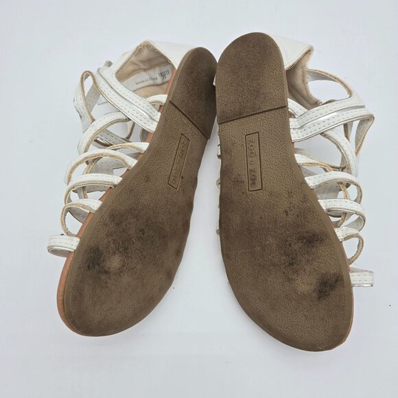 Zoe & Zac White Strapped Flat Sandals With Back Zipper Size 4 - Picture 7 of 8